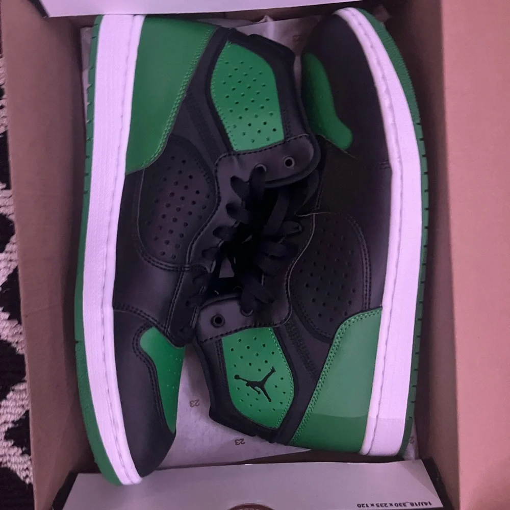 Jordan Access BRAND NEW Nike Green & Black Basketball Sneakers